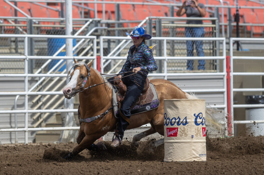 Tricia Aldridge barrel racing at Rodeo Salinas