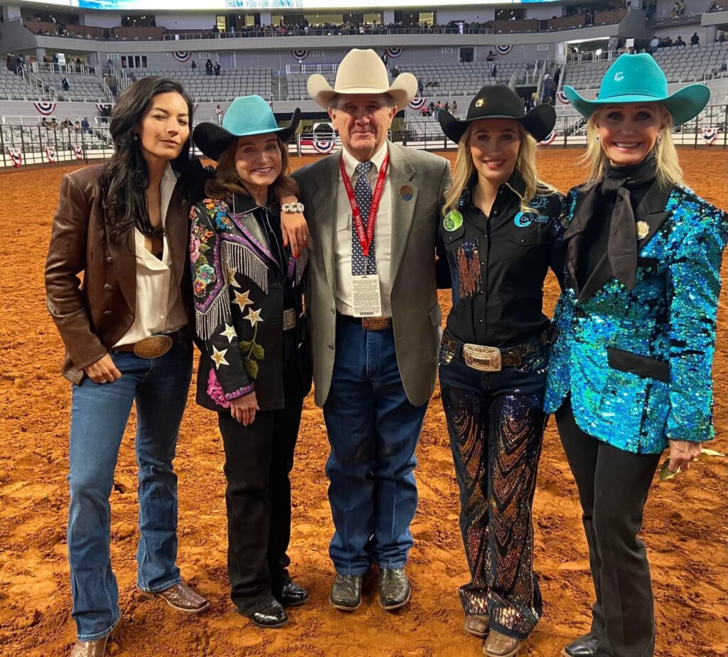 Sissy Winn accepts Jerry Ann Taylor award